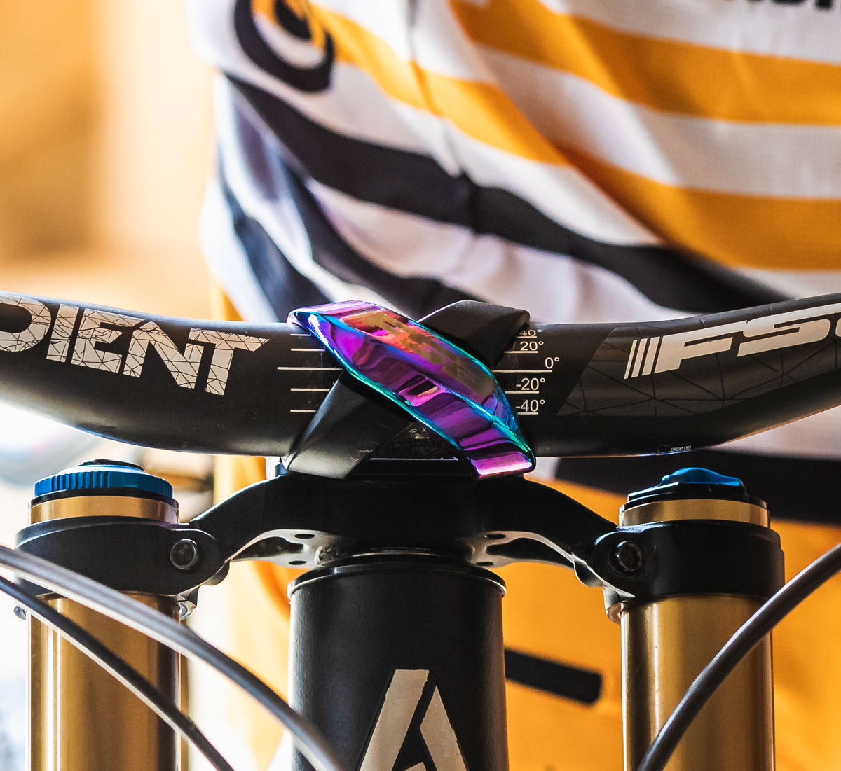 Gradient DC Oil Slick Stem